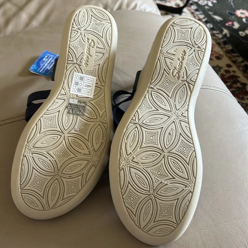 NWT Skechers Navy Blue Strappy Sandals - Picture 6 of 9